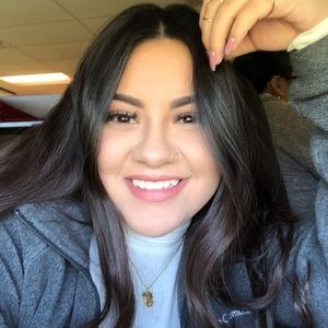 Meet your Posher, Alexis